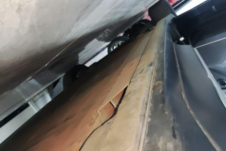 Used Nio ES6 2024 75 kWh Left Side Sill