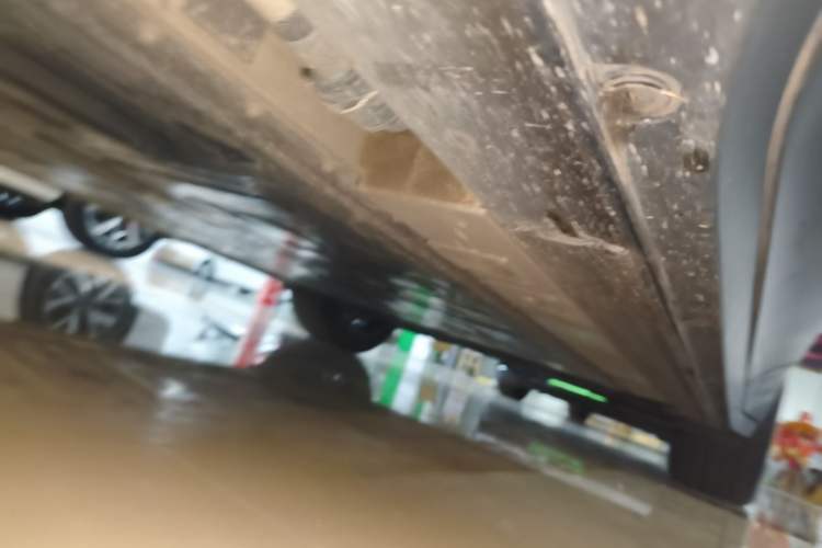 Used Nio ES6 2024 75 kWh Left Side Sill