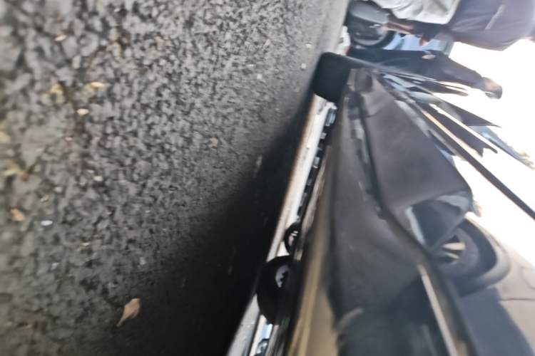 Used Nio ES6 2024 75 kWh Left Side Sill