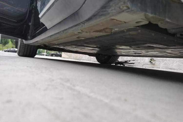 Used Nio ES6 2024 75 kWh Left Side Sill