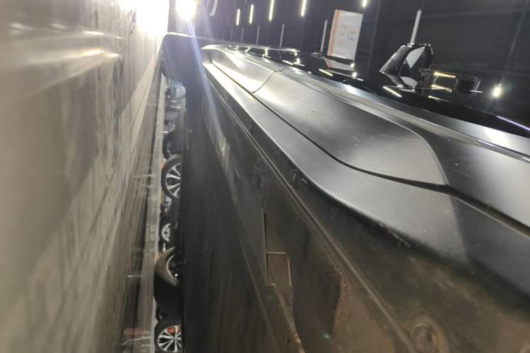 Used Nio ES6 2024 75 kWh Left Side Sill