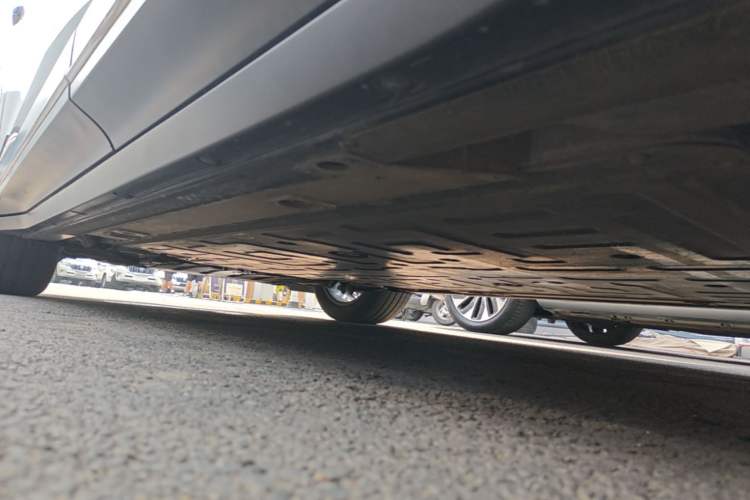 Used Nio ES6 2024 75 kWh Left Side Sill