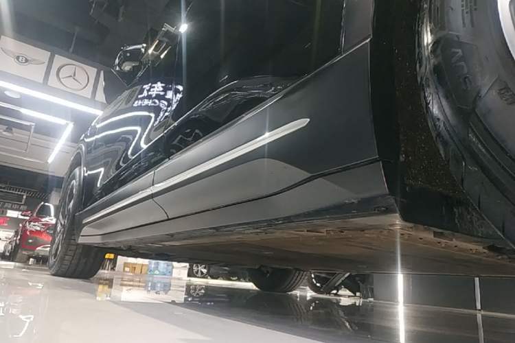 Used Nio ES6 2024 75 kWh Left Side Sill