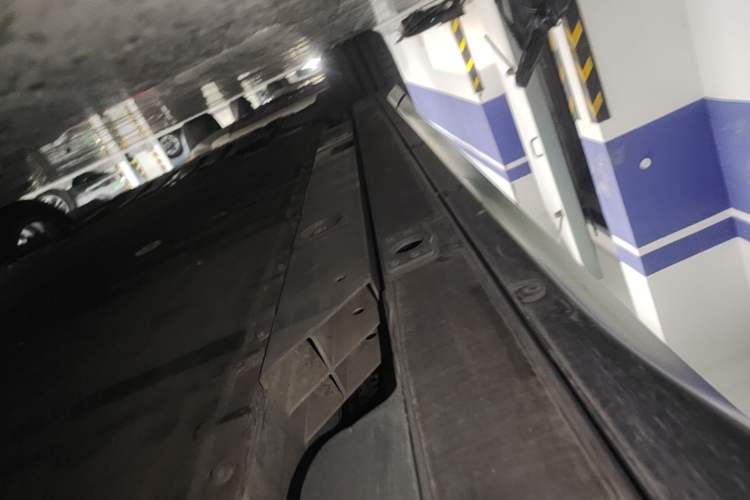 Used Nio ES6 2024 75 kWh Left Side Sill