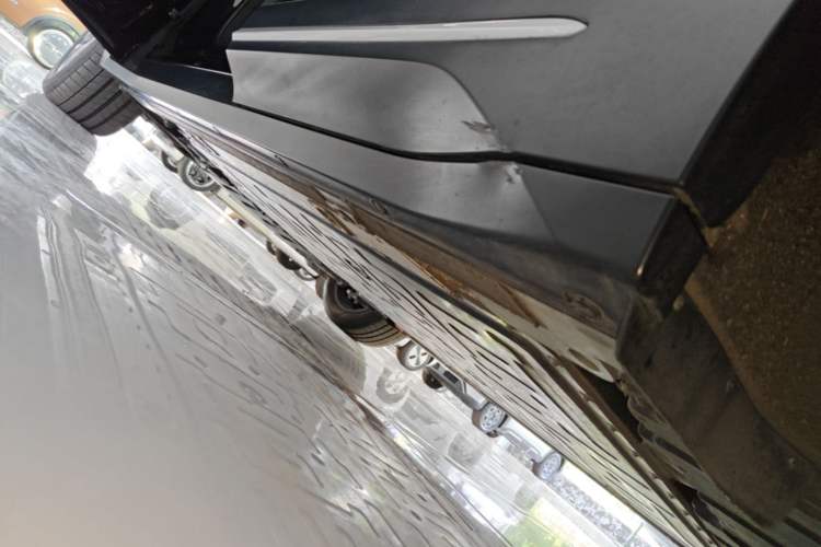 Used Nio ES6 2024 75 kWh Left Side Sill