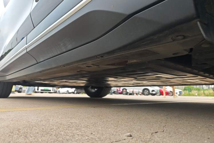 Used Nio ES6 2024 75 kWh Left Side Sill