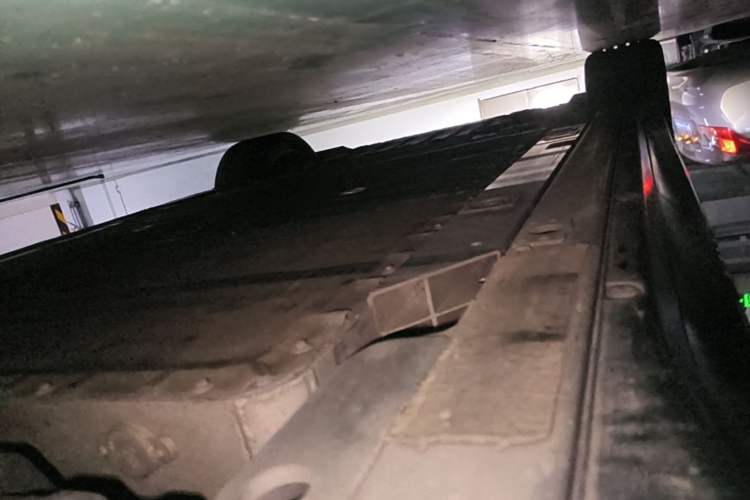 Used Nio ES6 2024 75 kWh Left Side Sill