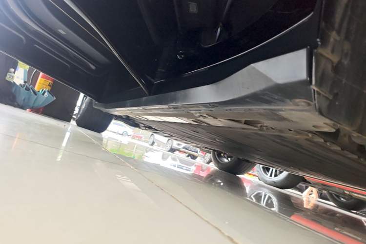 Used Nio ES6 2024 75 kWh Left Side Sill