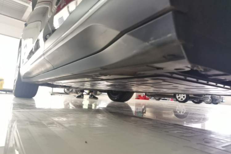 Used Nio ES6 2024 75 kWh Left Side Sill