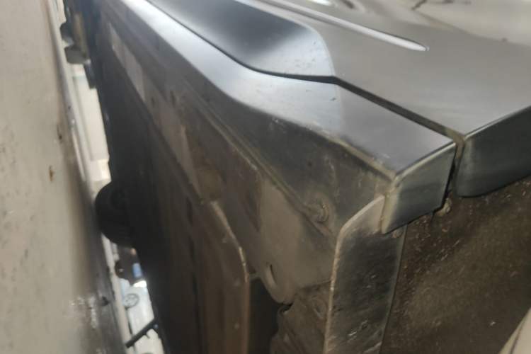 Used Nio ES6 2024 75 kWh Left Side Sill