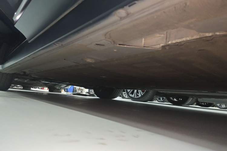 Used Nio ES6 2024 75 kWh Left Side Sill