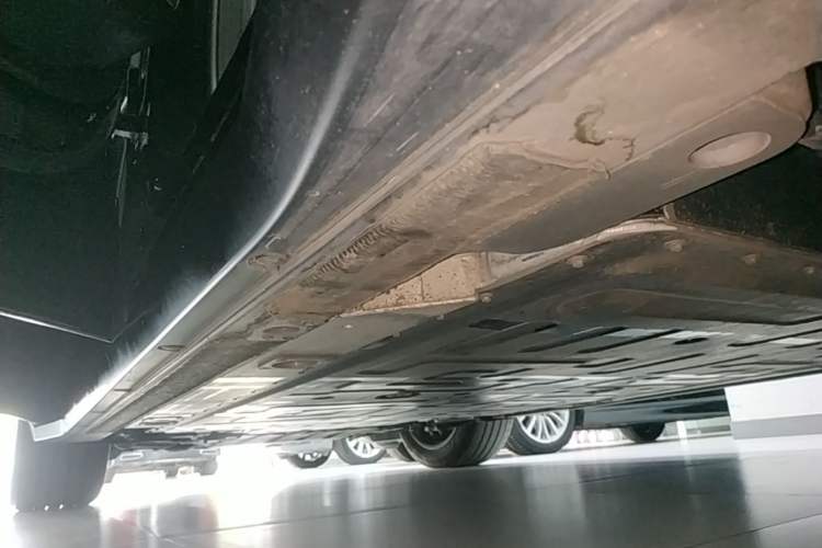 Used Nio ES6 2024 75 kWh Left Side Sill