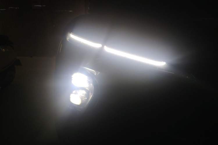 Used Nio ES6 2024 75 kWh Right Front Headlight