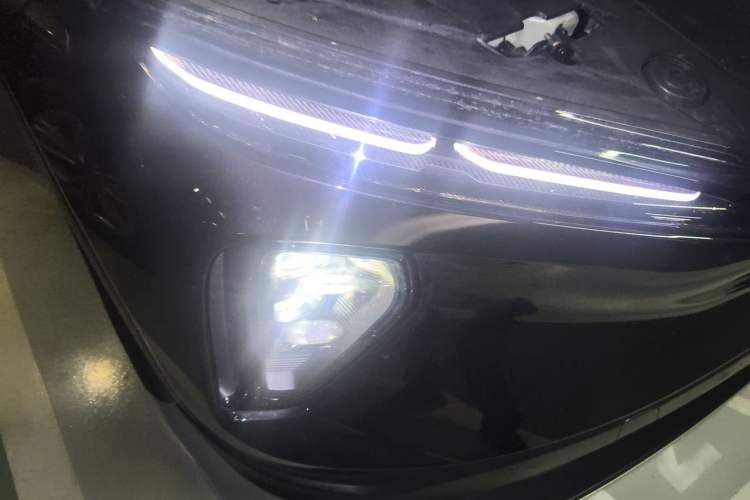 Used Nio ES6 2024 75 kWh Right Front Headlight
