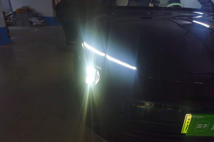 Used Nio ES6 2024 75 kWh Right Front Headlight