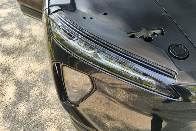 Used Nio ES6 2024 75 kWh Right Front Headlight