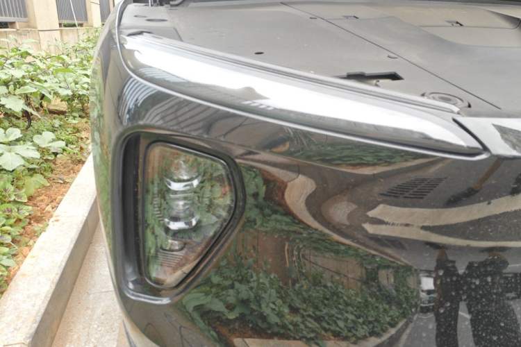Used Nio ES6 2024 75 kWh Right Front Headlight