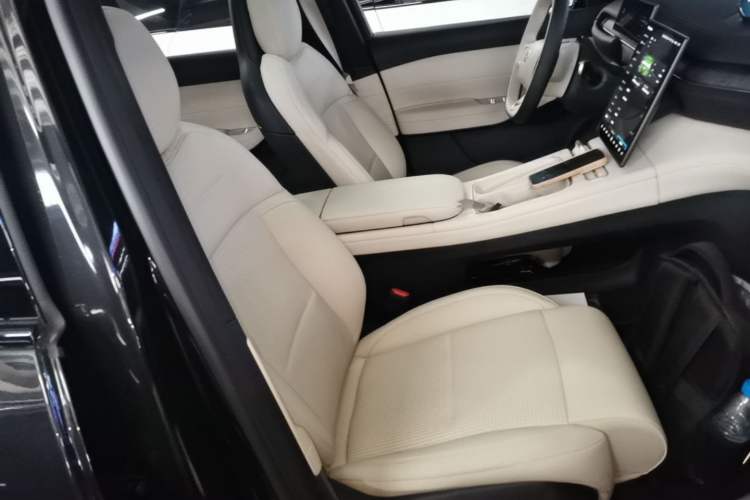 Used Nio ES6 2024 75 kWh Right Front Seat