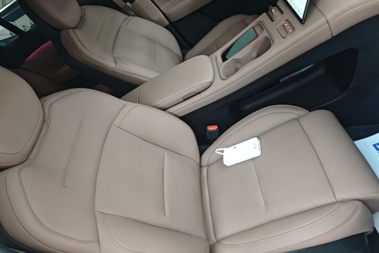 Used Nio ES6 2024 75 kWh Right Front Seat