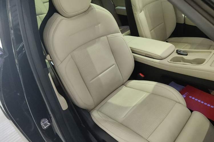 Used Nio ES6 2024 75 kWh Right Front Seat