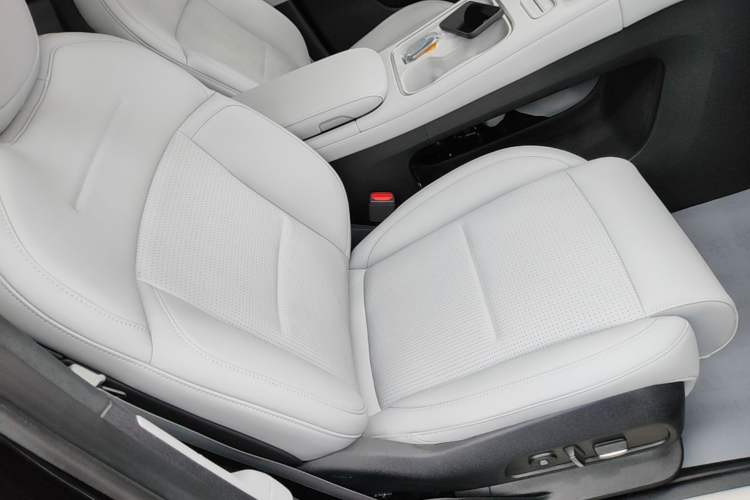 Used Nio ES6 2024 75 kWh Right Front Seat