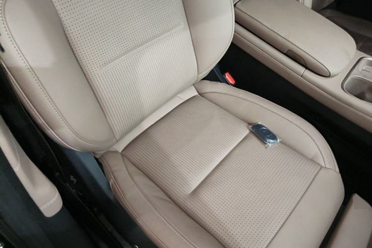 Used Nio ES6 2024 75 kWh Right Front Seat