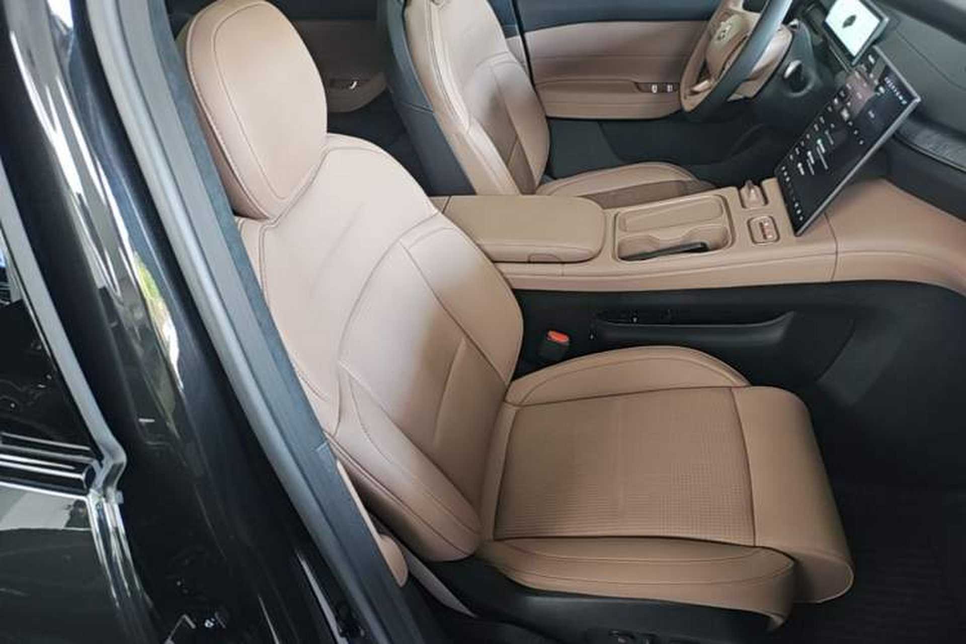Used Nio ES6 2024 75 kWh Right Front Seat