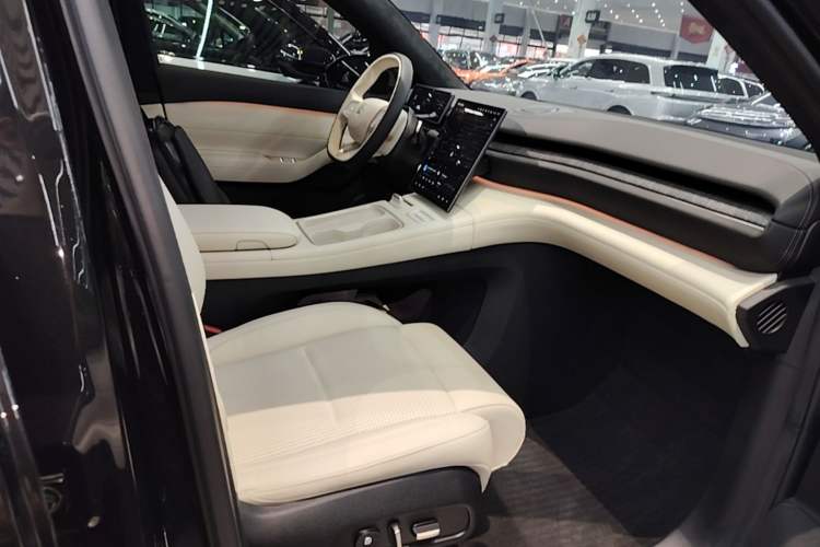 Used Nio ES6 2024 75 kWh Right Front Seat