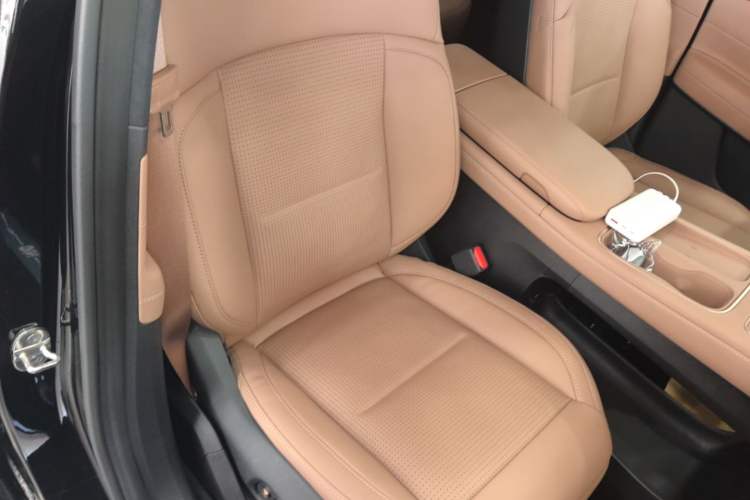 Used Nio ES6 2024 75 kWh Right Front Seat