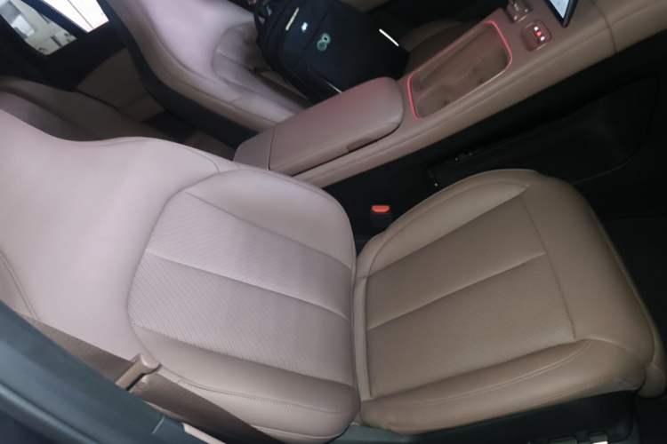 Used Nio ES6 2024 75 kWh Right Front Seat