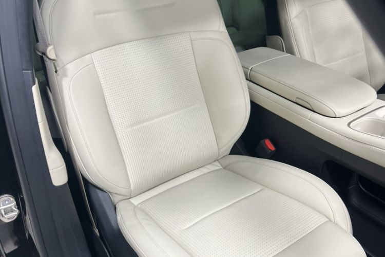 Used Nio ES6 2024 75 kWh Right Front Seat