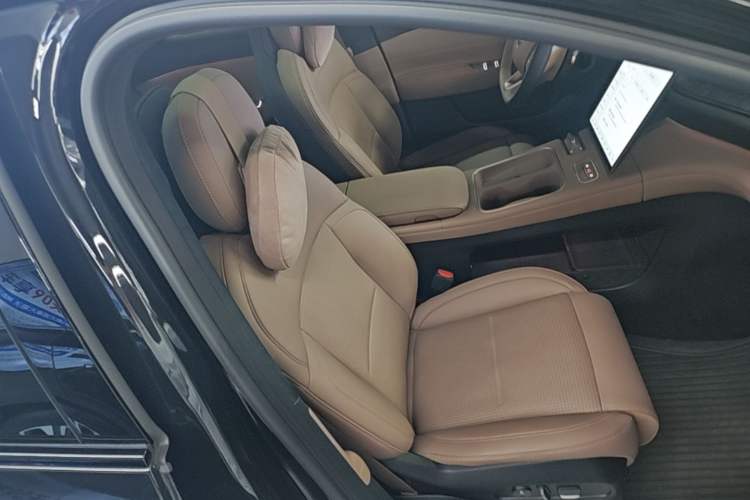 Used Nio ES6 2024 75 kWh Right Front Seat