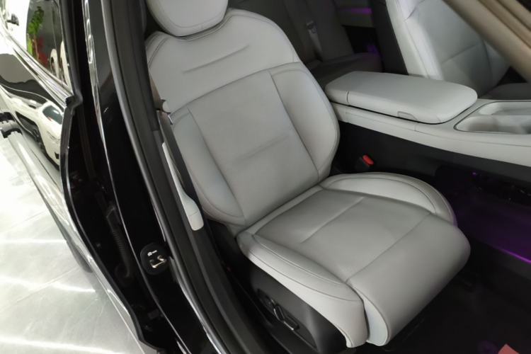 Used Nio ES6 2024 75 kWh Right Front Seat