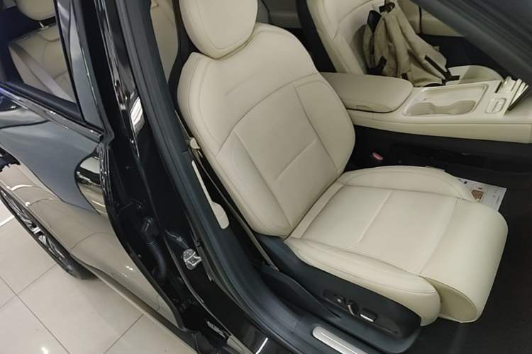Used Nio ES6 2024 75 kWh Right Front Seat
