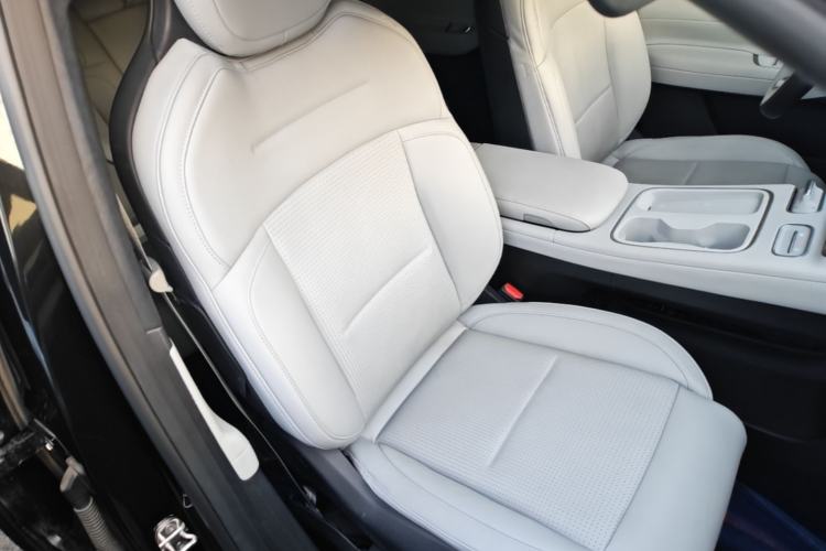 Used Nio ES6 2024 75 kWh Right Front Seat