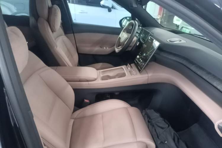 Used Nio ES6 2024 75 kWh Right Front Seat
