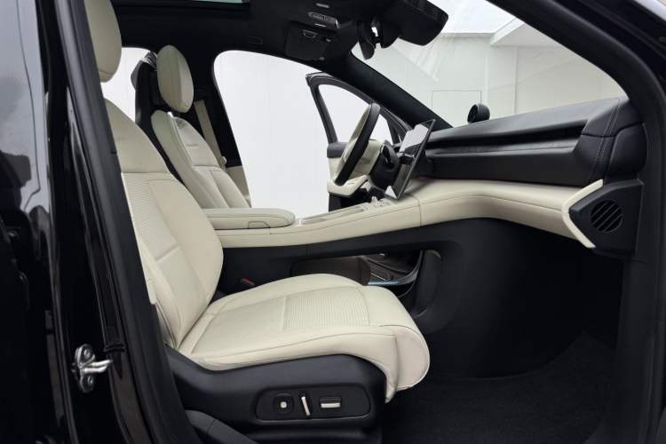 Used Nio ES6 2024 75 kWh Right Front Seat