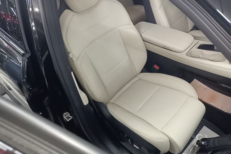 Used Nio ES6 2024 75 kWh Right Front Seat