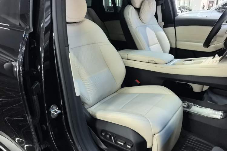 Used Nio ES6 2024 75 kWh Right Front Seat