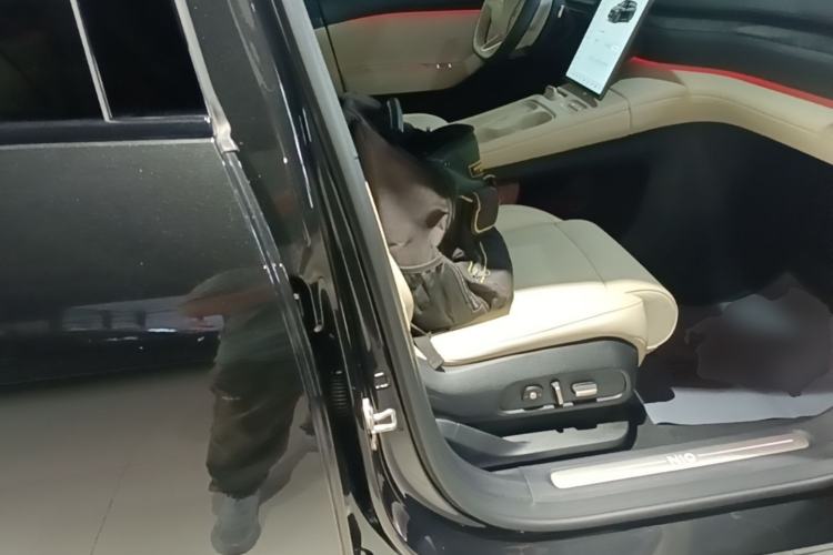 Used Nio ES6 2024 75 kWh Right Front Seat