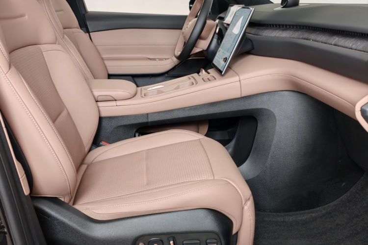 Used Nio ES6 2024 75 kWh Right Front Seat
