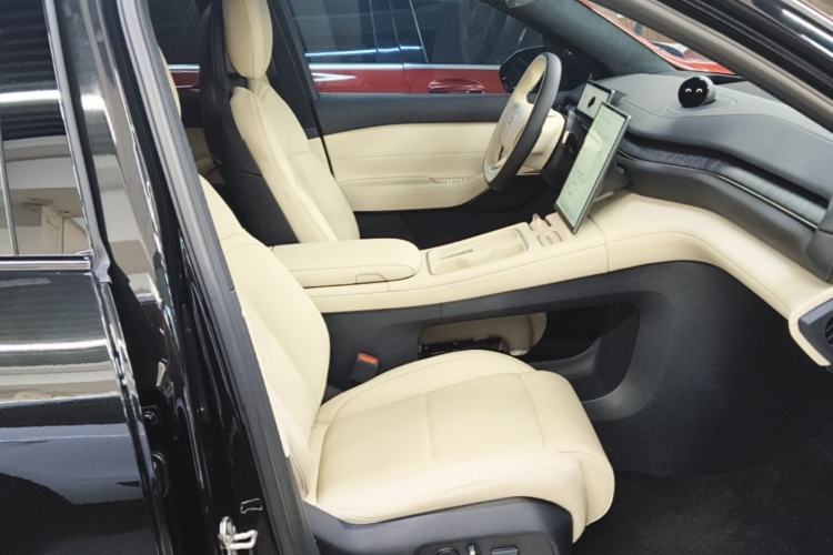 Used Nio ES6 2024 75 kWh Right Front Seat