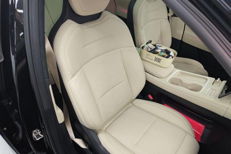Used Nio ES6 2024 75 kWh Right Front Seat