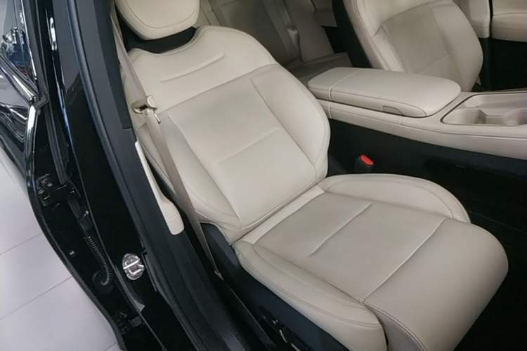 Used Nio ES6 2024 75 kWh Right Front Seat