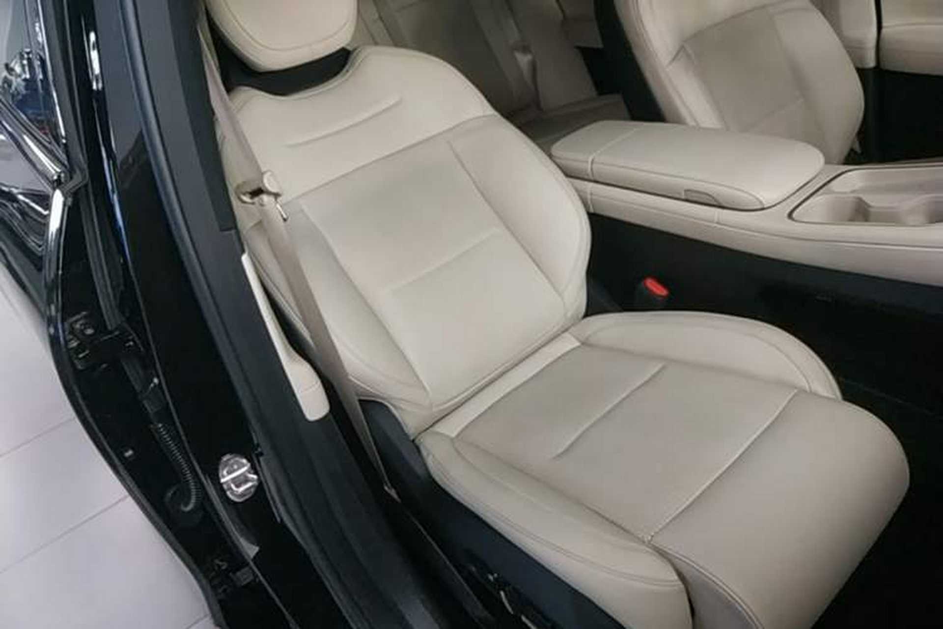 Used Nio ES6 2024 75 kWh Right Front Seat