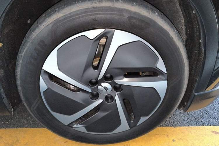 Used Nio ES6 2024 75 kWh Right Front Wheel Hub