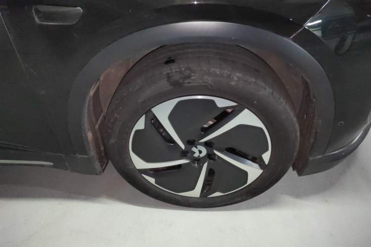 Used Nio ES6 2024 75 kWh Right Front Wheel Hub