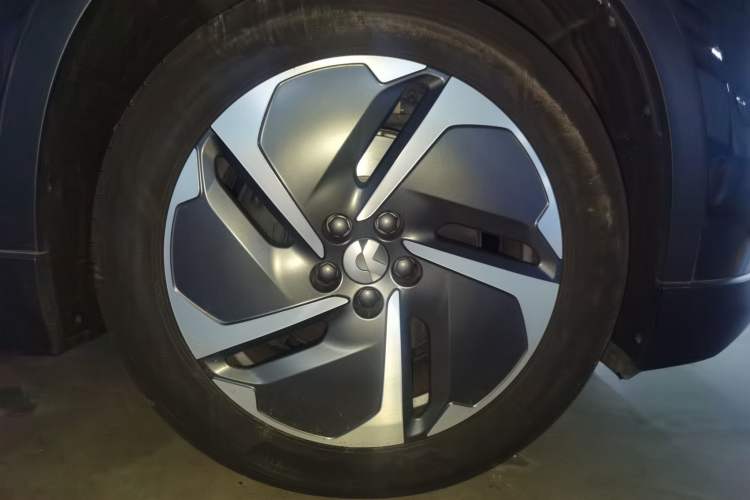 Used Nio ES6 2024 75 kWh Right Front Wheel Hub