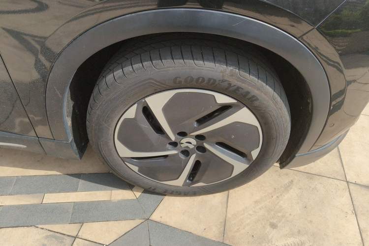 Used Nio ES6 2024 75 kWh Right Front Wheel Hub