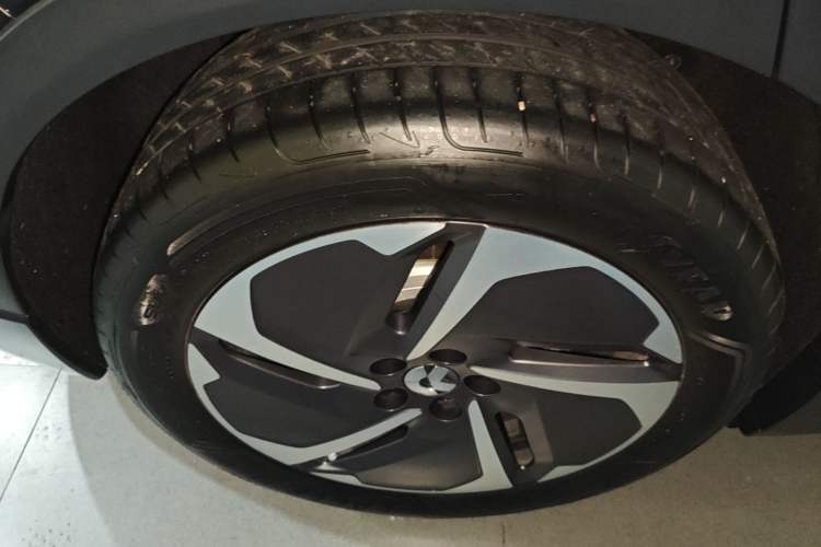 Used Nio ES6 2024 75 kWh Right Rear Wheel Hub
